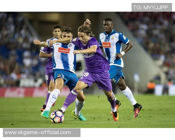 英超精彩对决尤文图斯大胜巴萨帽子戏法引发全场狂欢