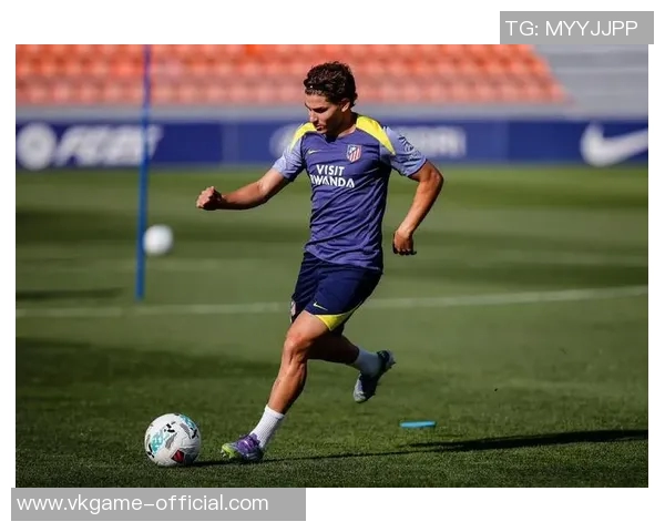 西甲激战：那不勒斯与巴萨战成平局补时进球点燃全场激情