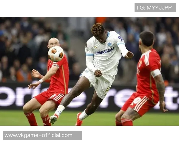 友谊赛精彩对决多特蒙德与本菲卡激战成平局补时进球引发全场狂欢