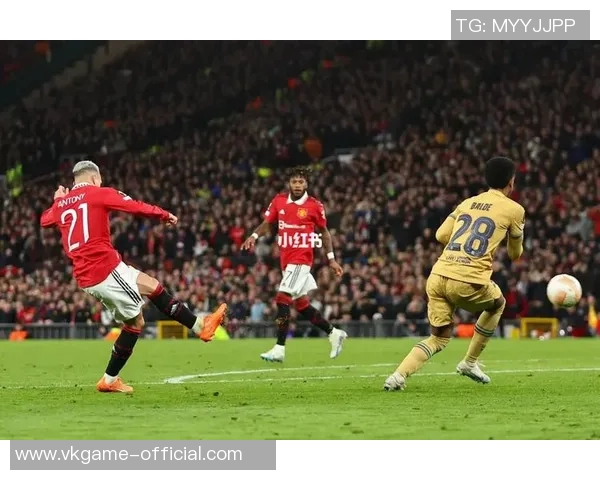 欧联杯惊现冷门曼联与巴萨战成平局引发全场沸腾